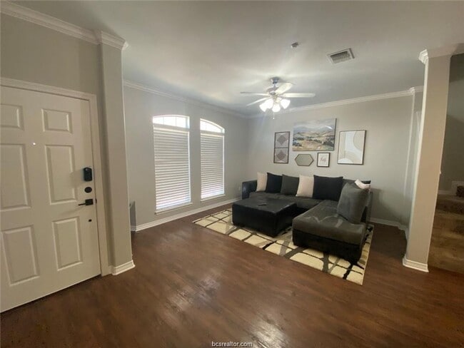 Photo - 4 Bedroom Lakeridge - Available May 2025!