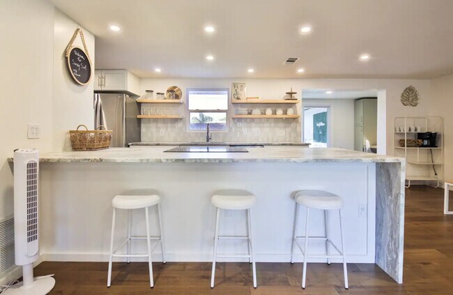 Photo - 2249 Grove St