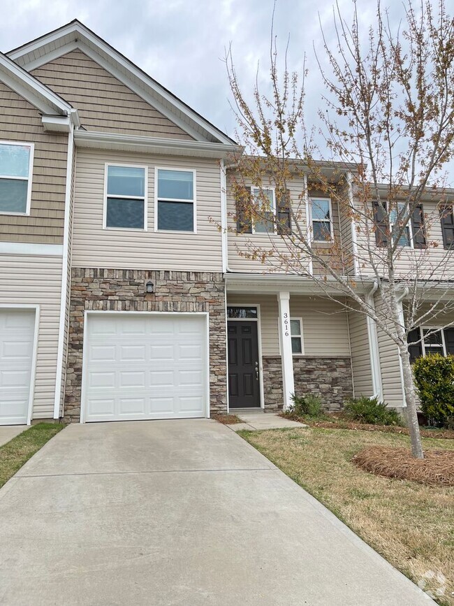 Building Photo - Convenient 3 Bed Townhome near Harrisburg