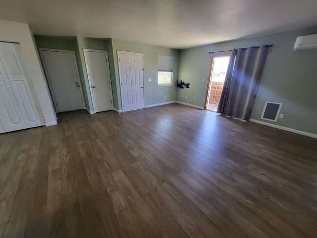 Photo - NIG0201>** Unit NIG0201  A