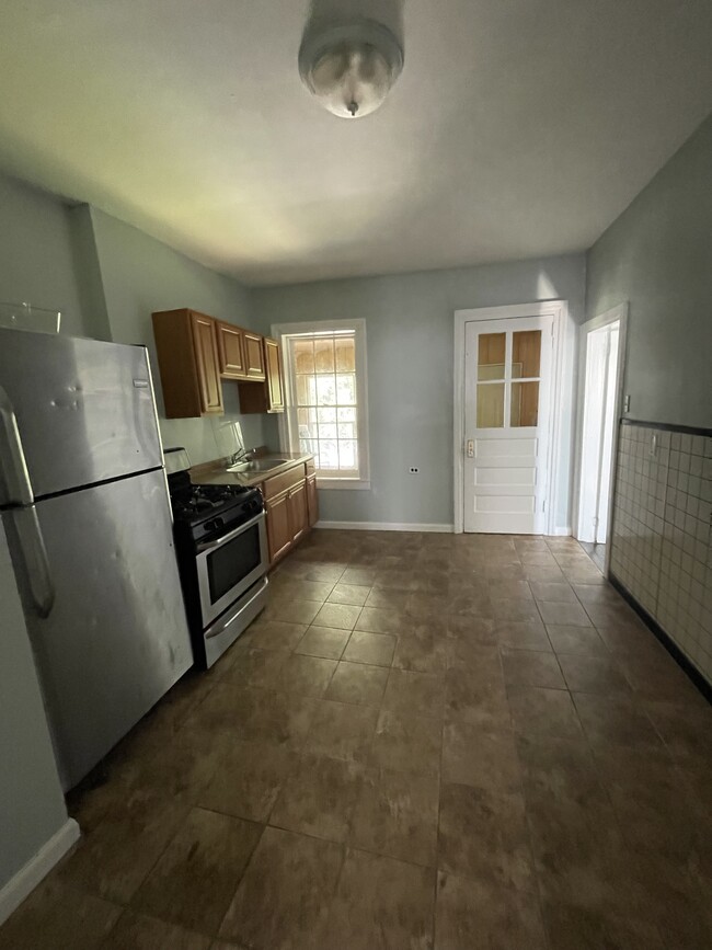 Building Photo - 658 4th St Unit 1 Rental