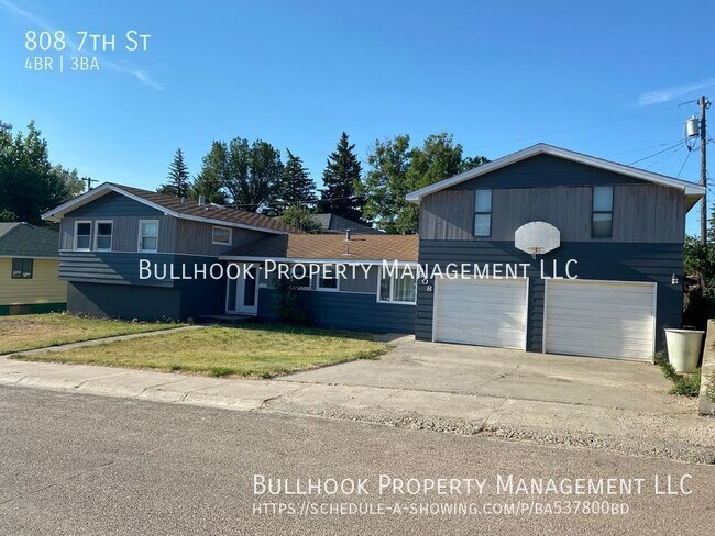 4 bedroom 2-1/2 bath house with 2 stall a... - 4 bedroom  2-1/2 bath house with 2 stall a...