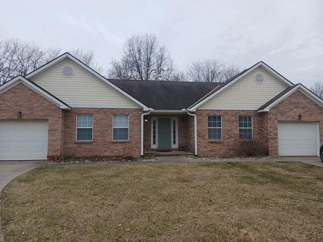 Whole Exterior - 799 Tamarack Ct Apartments Unit B