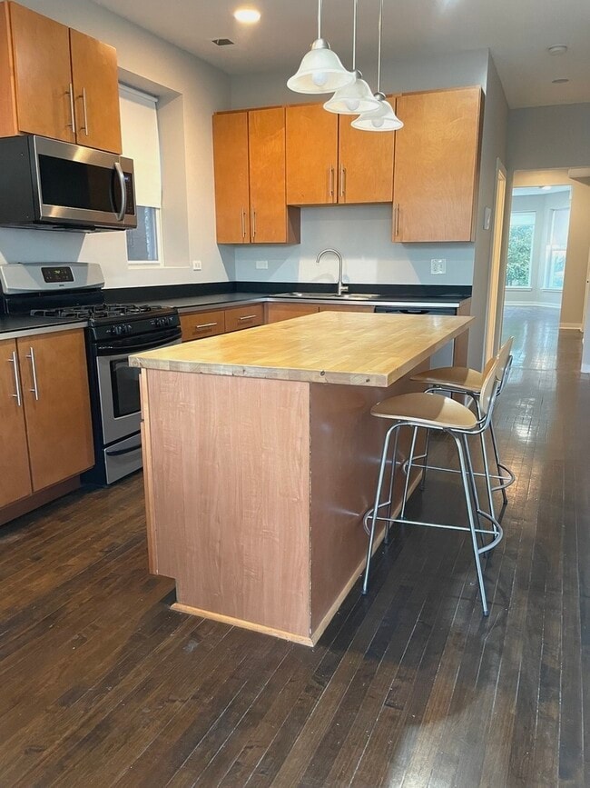 Photo - 3336 W Beach Ave Unit 2