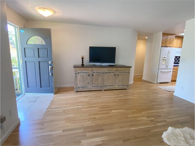 Entry into living room - 9 Scenic Ave Rental