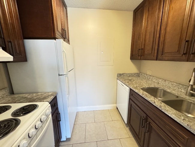 Photo - 1810 E St Unit 203