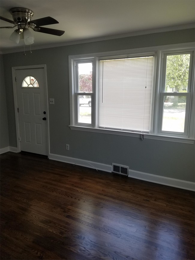 Photo - 215 W 3rd St
