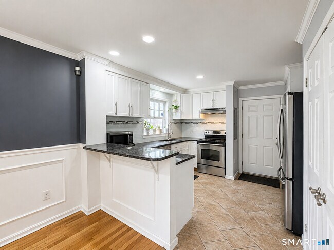 256 Washington Blvd Unit 6