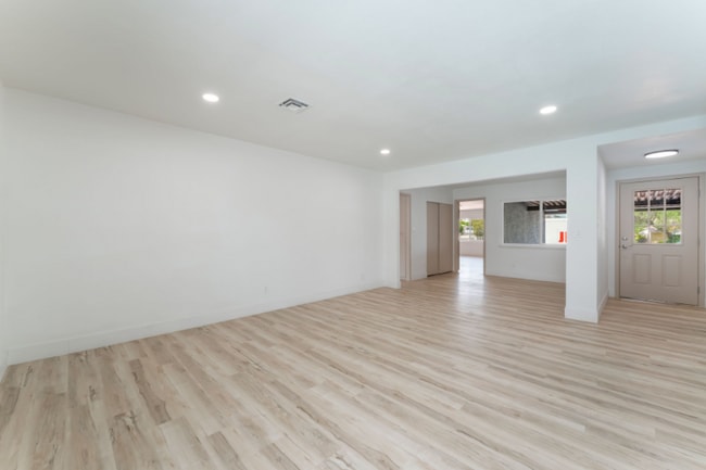 Photo - 1808 E St Louis Ave