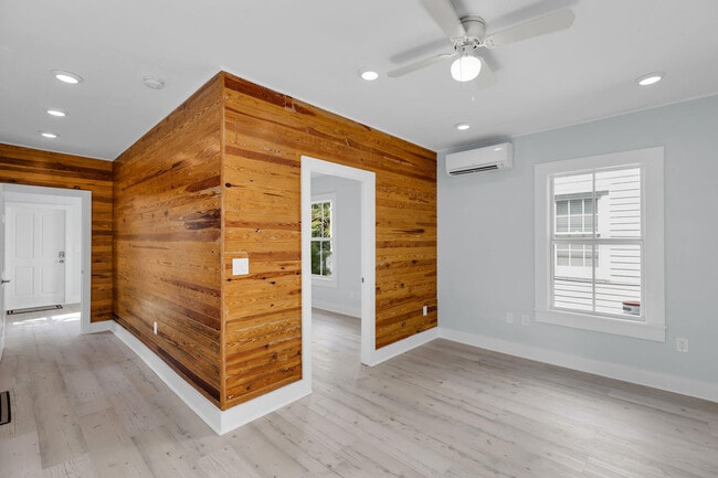 Photo - 1420 Petronia St