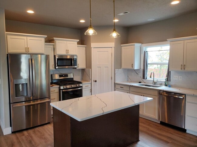 Photo - Craftsman 1 Story Zero Step House