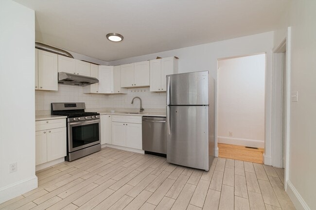 Building Photo - 135 Safford St Unit 1