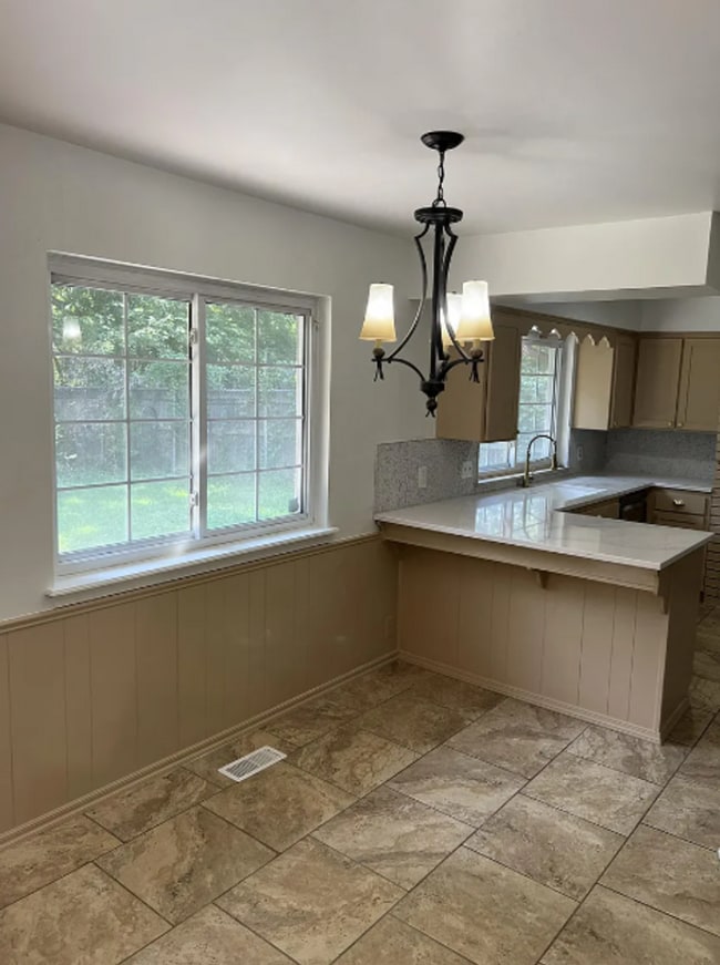 Photo - 4 Bed | 2 Bath in South Tulsa!