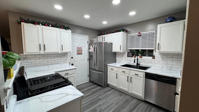 Photo - 854 N First St