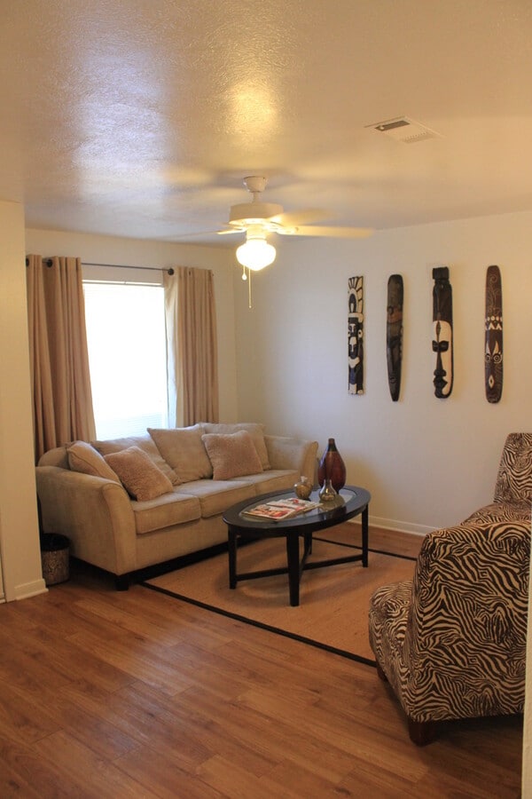 Photo - 3604 Comanche St