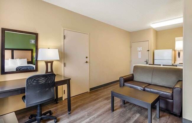 Photo - Furnished Studio-Chicago - Vernon Hills - ...