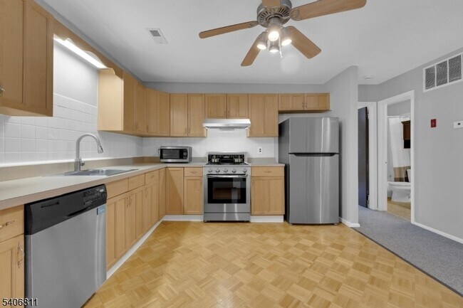 Photo - 13228 Dell Pl