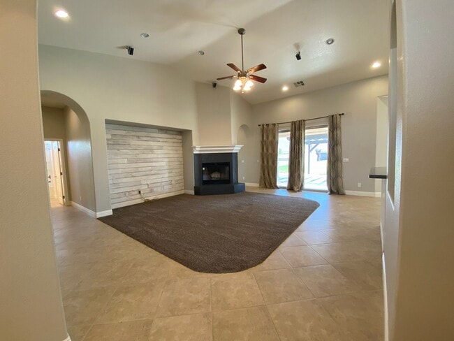 Photo - CALVADA VALLEY U.1 - Oakleaf Avenue