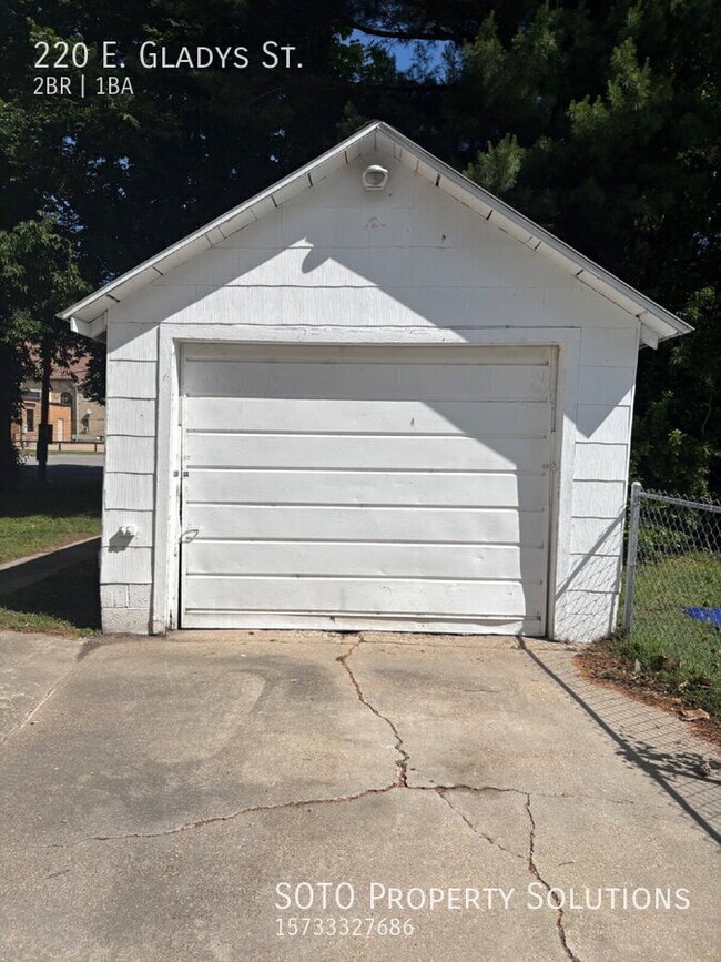 Photo - 220 E Gladys St