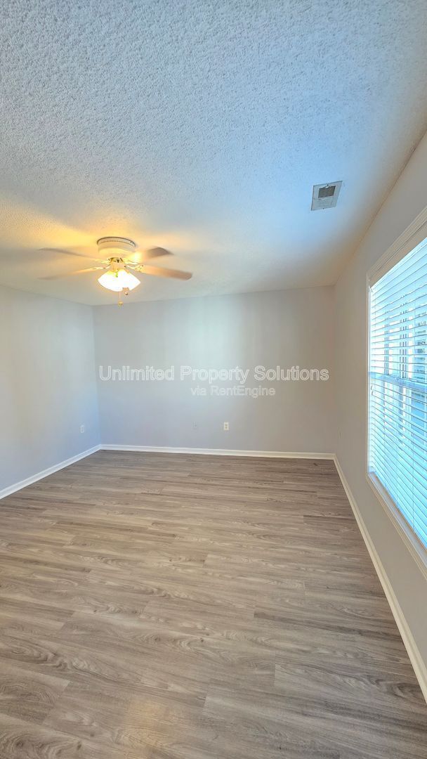 Photo - 4156 Breezewood Dr Unit 202