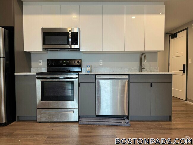 Building Photo - 100 Hemenway St Rental