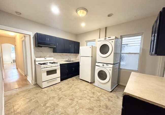 Photo - 18 Eastman St