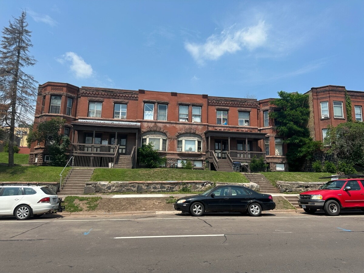 Photo - "Charming 1-Bedroom Haven in Duluth's Heart – Ideal Urban Oasis!"