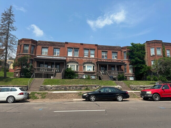 "Charming 1-Bedroom Haven in Duluth's Heart – Ideal Urban Oasis!"