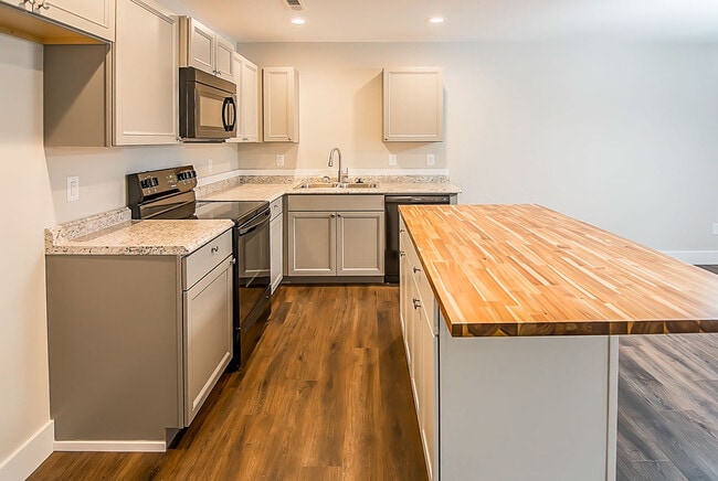 Photo - 54 Creekside Ln