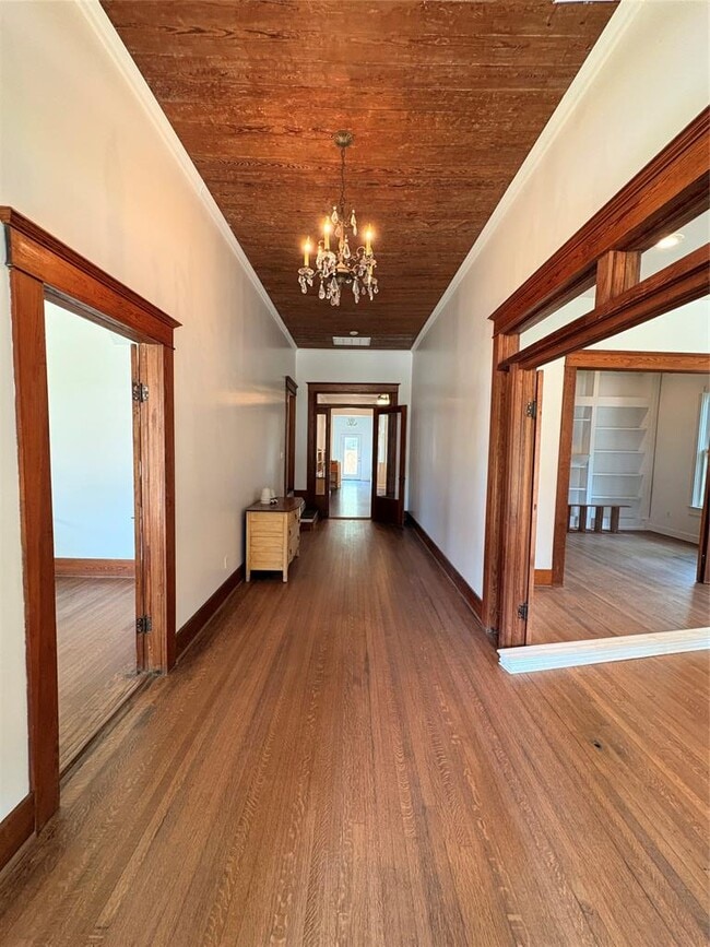 105 S Cedar Ave