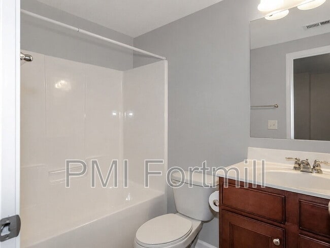Photo - 1015 Albany Park Dr