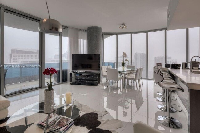 Photo - 200 Biscayne Blvd Way Unidad A4402 Rental