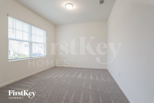Photo - 135 Knightsbridge Ln