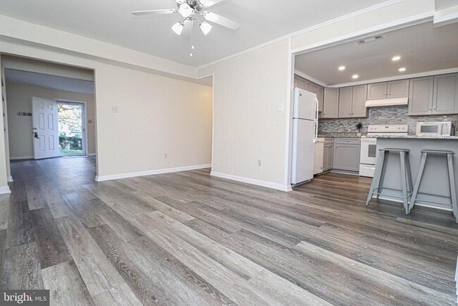 Photo - 1738 Farmington Ct