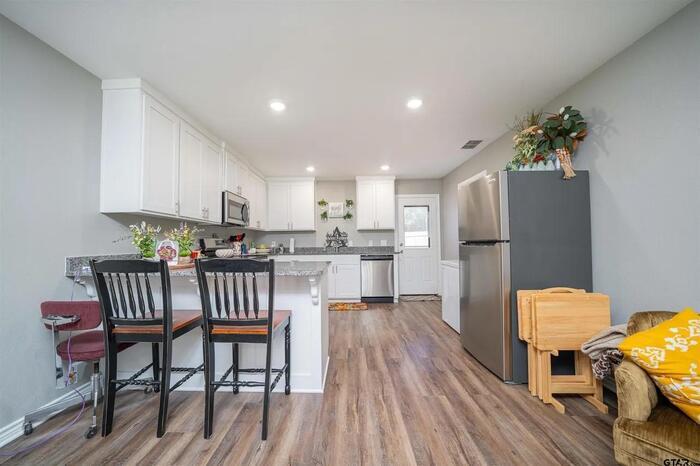 Photo - 131 Francis St