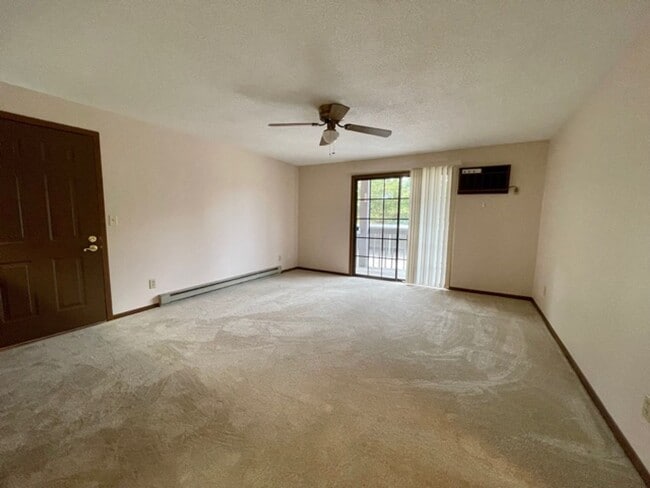 Photo - ONTARIO - 2 Bedroom Available! Unit 11