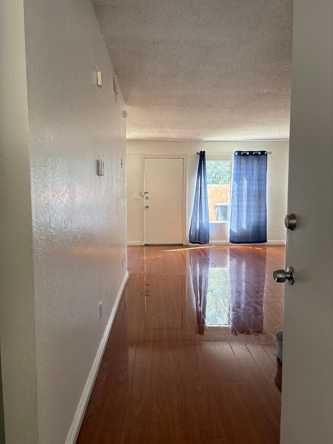 Building Photo - 1904 Hawaii St Rental