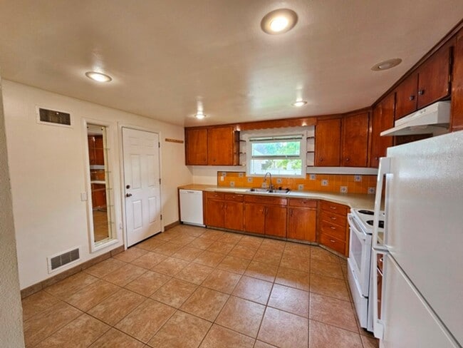 Photo - 2Bd/1Ba Single Story House - For Viewing!