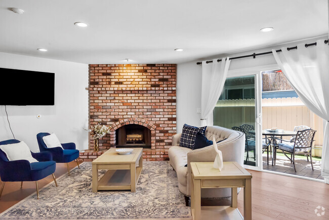 Building Photo - 2016 Vanderbilt Ln Rental