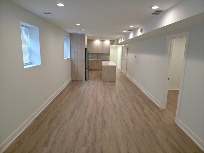 Photo - 2741 W Belmont Ave Unidad GARDEN