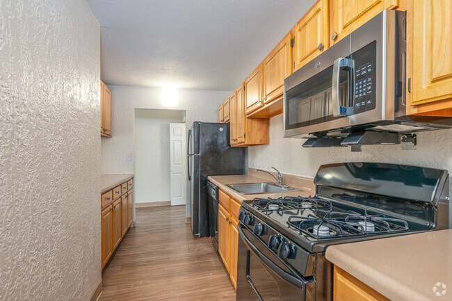 3BR, 1.5BA - 1,370SF - Kitchen