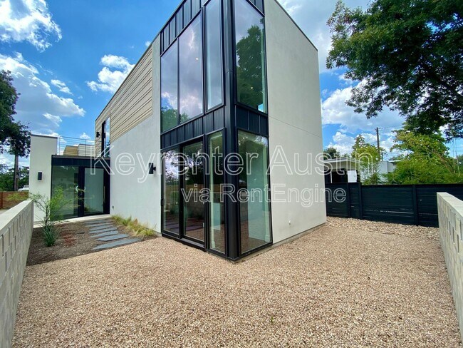Building Photo - 1905 Riverview St Rental