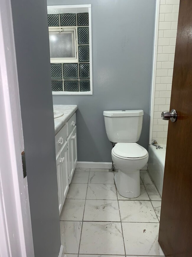 2 Bedroom Ranch in Calumet City, IL $1300 - 2 Bedroom Ranch in Calumet City, IL $1300 House