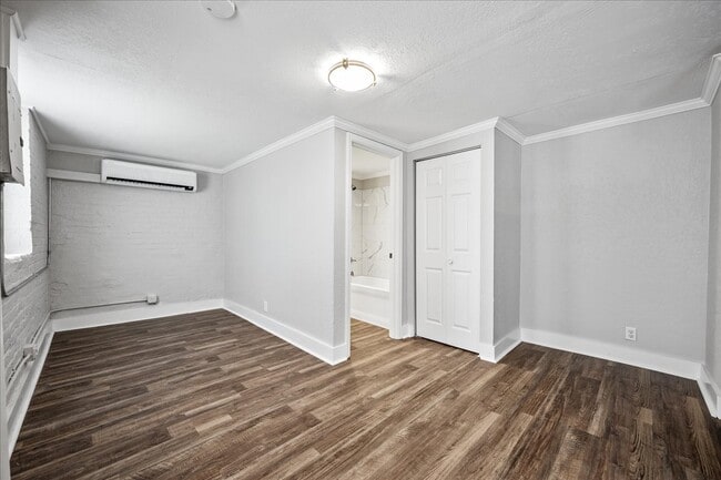 Photo - 107 NE Roanoke Ave