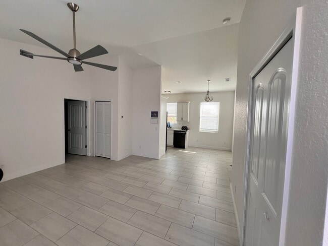Photo - Almost New 2023 Built 3/2 in Convenient Pu... Casa