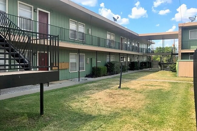 Wayside Apts