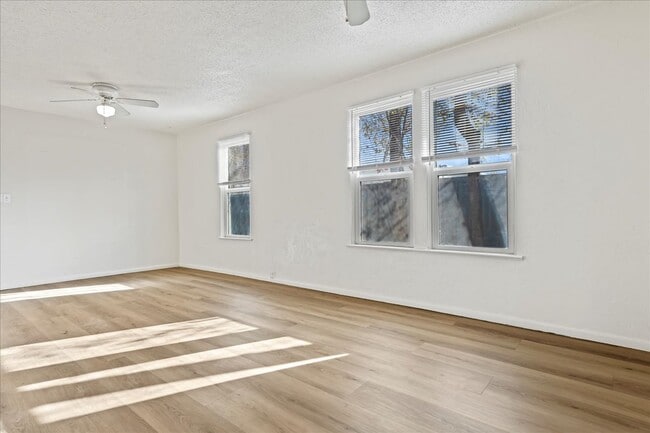 Photo - 1714 Main St