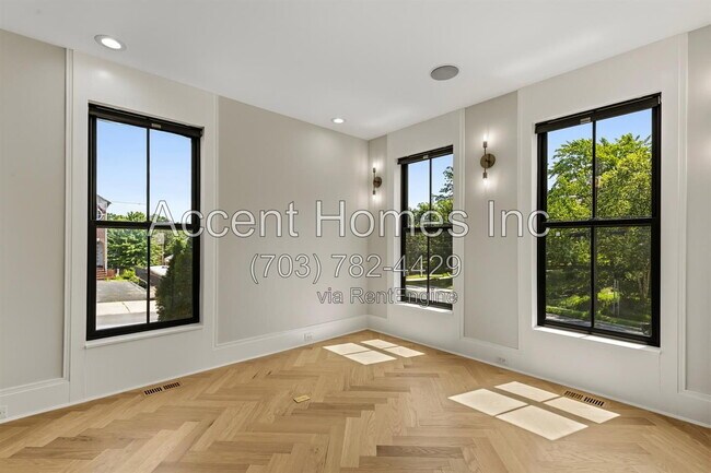 Photo - 1700 N Quebec St