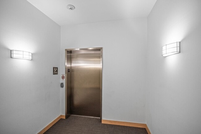 Photo - Modern 1-Bed 1.5-Bath + Den Condo in Minne... Unit 317