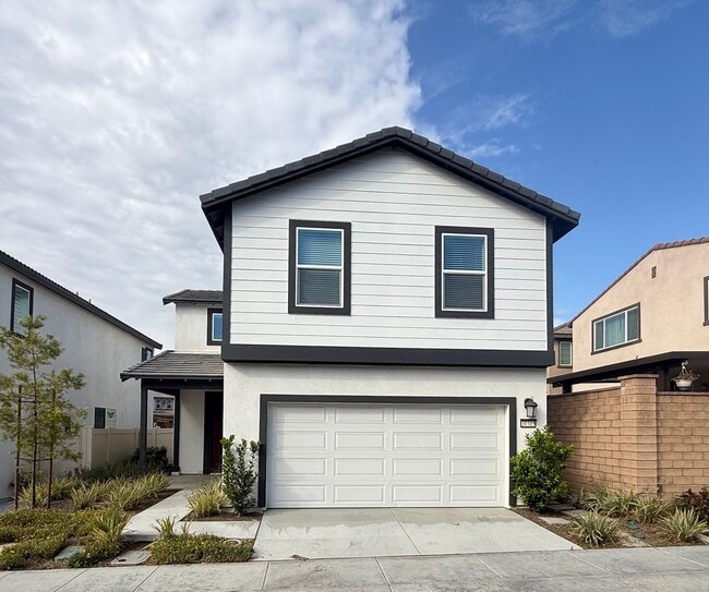 Building Photo - Beautiful Three Bedroom Two and a Half Bathroom Home in Murrieta!